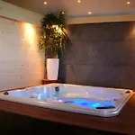 Camping Domaine Mon Calme *